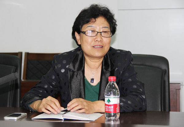 韩琳部长介绍我校思想政治理论课教学情况